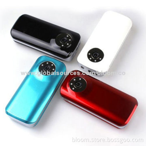 5,200mAh Mobile Phone Charger with LED Flashlight, Suitable for iPhone/iPad/iPod